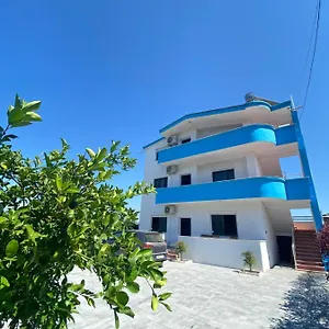 White & Blue Apartment's Apartmán